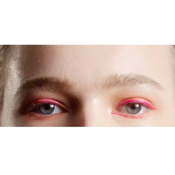 CHANEL The Nature Getaway Limited Edition Eyeliner LE LINER DE CHANEL Heart Beat - Picture 6 of 6